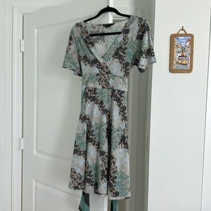 BCBG Maxazria fit and flare flutter sleeve midi dress, multi color size small.